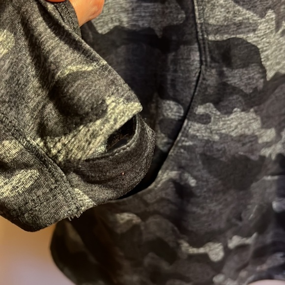 π₯ $5 with any bundle! π₯ RBX camo hoodie, size M - Picture 4 of 6